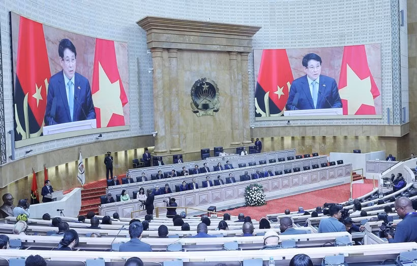 president-luong-cuong-at-angolan-na.jpg