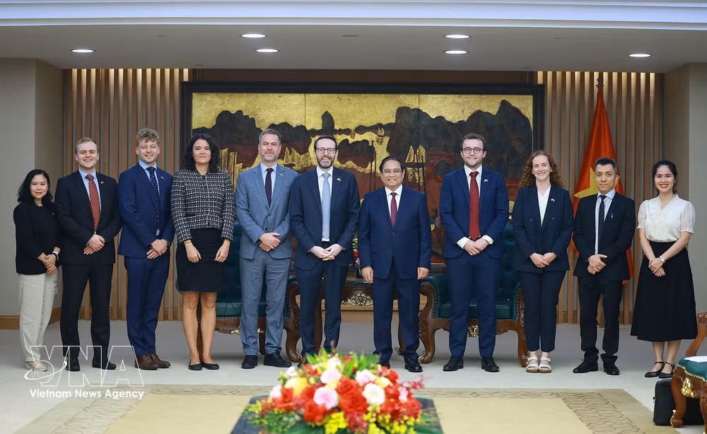 vnanet-pm-pham-minh-chinh-hosts-uk-ambassador-2.jpg