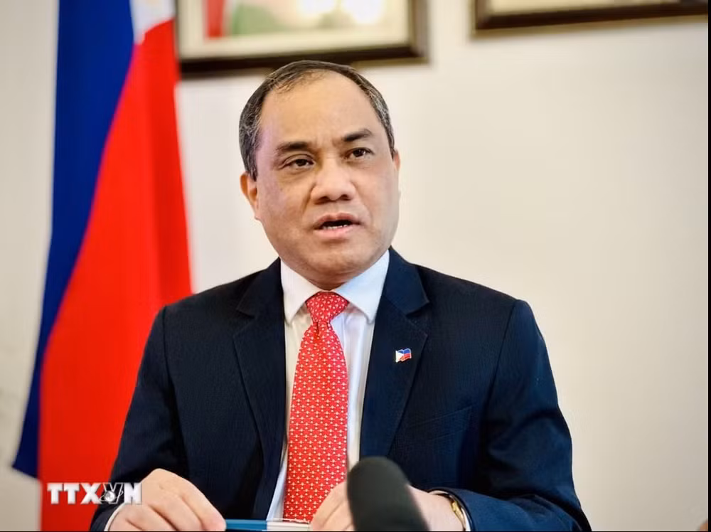 philippines-ambassador-to-vietnam-francisco-noel-r-fernandez-iii.png
