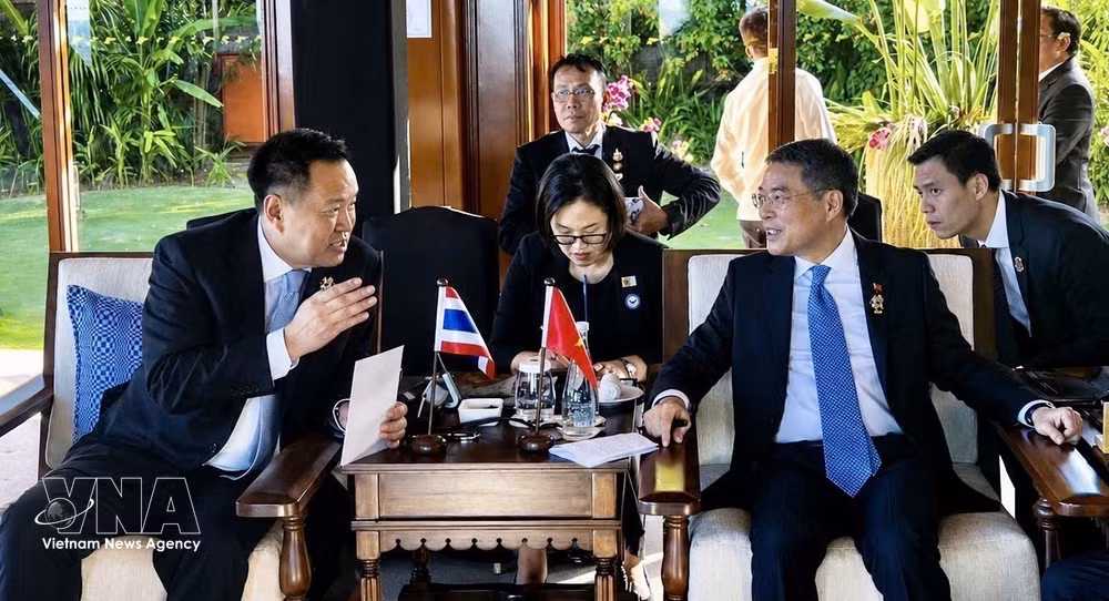 vnanet-pm-le-minh-hung-meets-thai-pm-anutin-charnvirakul.jpg