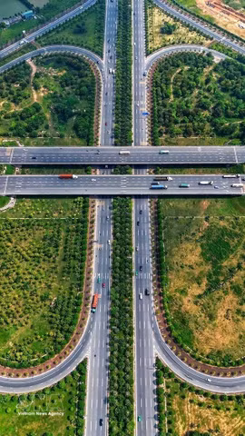 To realise the objectives of the low-emission zone, Hanoi is not only introducing administrative measures to curb private vehicle use but is also prioritising the development of green transport infrastructure. (Photo: VNA)