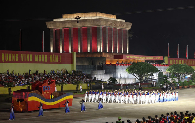 The Revolutionary Press formation marches past the grandstand. (Photo: VNA)