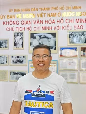 vna-potal-50-nam-thong-nhat-dat-nuoc-kieu-bao-huong-tron-trai-tim-ve-to-quoc-8005067.jpg