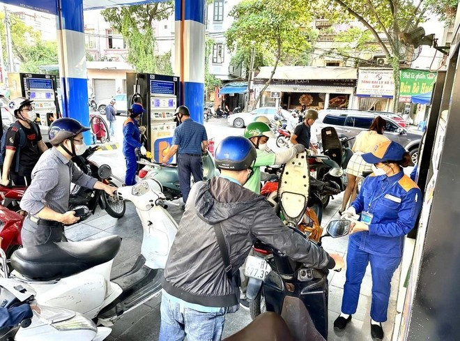 The CPI increases slightly during September – December due to higher prices of food, fuel, and housing rental. (Photo: Vietnam+) lam-phat-2.jpg