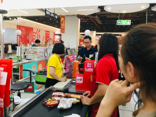 Domestically, import expenses for raw materials may climb up in line with global price and exchange rate fluctuations, boosting production costs. (Photo: Vietnam+) lam-phat-3.jpg