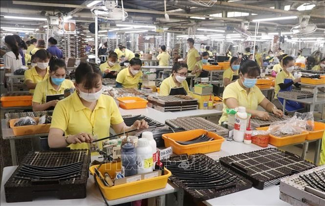 At the factory of handbag-maker SimoneVietnam in Can Giuoc district, Long An province. (Photo: VNA) long-an-2.jpg