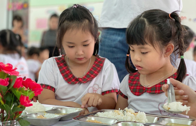 A law on school meals is needed (Photo: Vietnam+) th-2.jpg