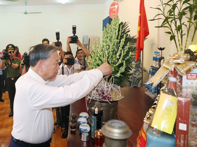 vna-potal-tong-bi-thu-to-lam-tham-trung-tam-dieu-duong-thuong-binh-thuan-thanh-8150351.jpg