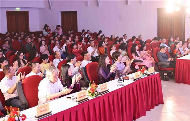 At the press award ceremony (Photo: VNA) vna-potal-le-trao-giai-thuong-bao-chi-thong-tan-xa-viet-nam-nam-2024-7995303.jpg