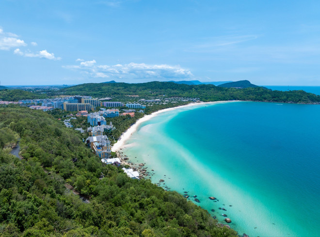 Kem Beach – where the blue of the sea blends with the sophisticated resort space of leading brands. (Photo: Sun Group) phu-quoc-1.jpg