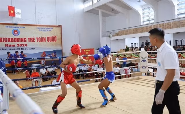 Athletes compete at the National Youth Kickboxing Championship 2024. (Photo of Vietnam Sport Team)