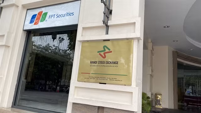 The Hanoi Stock Exchange in Ho Hoan Kiem street (Photo: VNA)