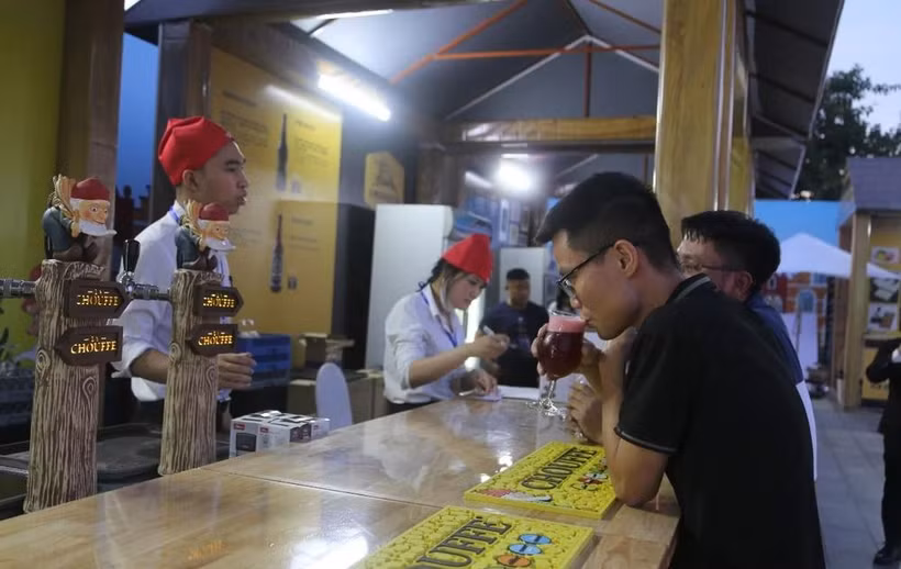 People enjoy Belgian beer at the festival (Photo: VNA)