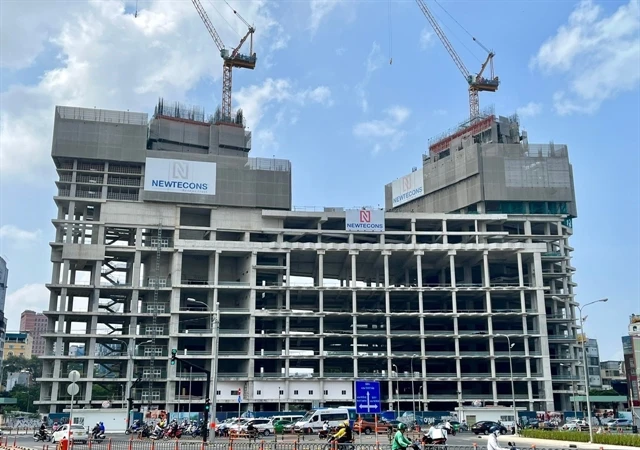 The construction of a building near Ben Thanh Market by Viva Land, a subsidiary of Van Thinh Phat Group, stalled at the end of 2022 following the arrest of the company’s chairwoman, Truong My Lan. (Photo: VNA)