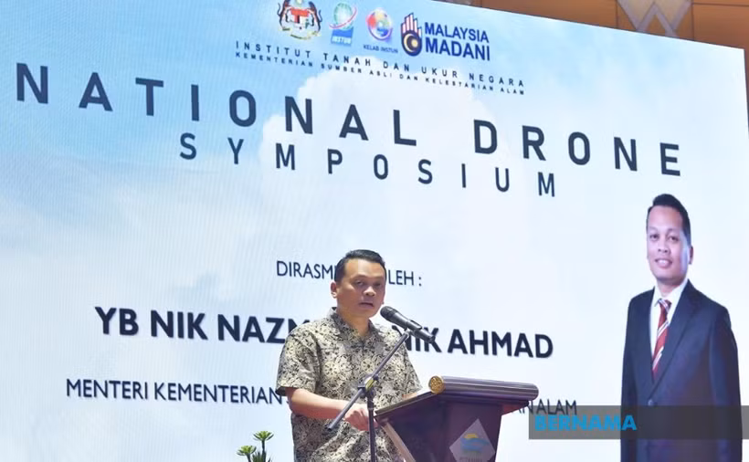 Malaysian Minister of Natural Resources and Environmental Sustainability Nik Nazmi Nik Ahmad speaks at the symposium. (Photo: Bernama)