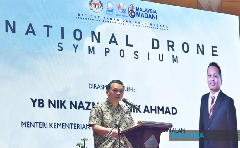 Malaysian Minister of Natural Resources and Environmental Sustainability Nik Nazmi Nik Ahmad speaks at the symposium. (Photo: Bernama)