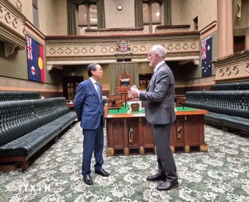 Vietnamese Ambassador to Australia Pham Hung Tam (L) meets Speaker of the Parliament of New South Wales Gregory Piper (Photo: VNA)