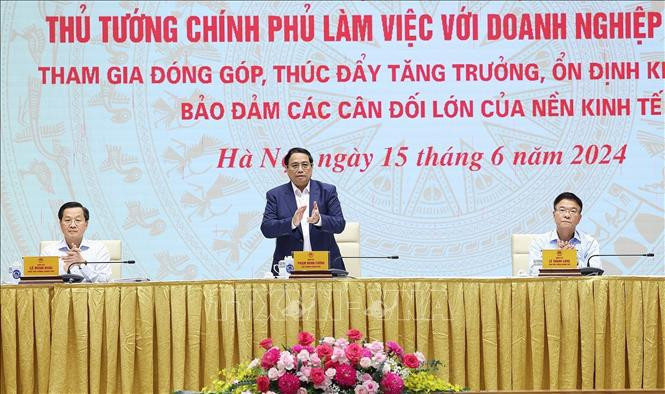 Prime Minister Pham Minh Chinh speaking at the meeting with SOEs' leaders (Photo: VNA)
