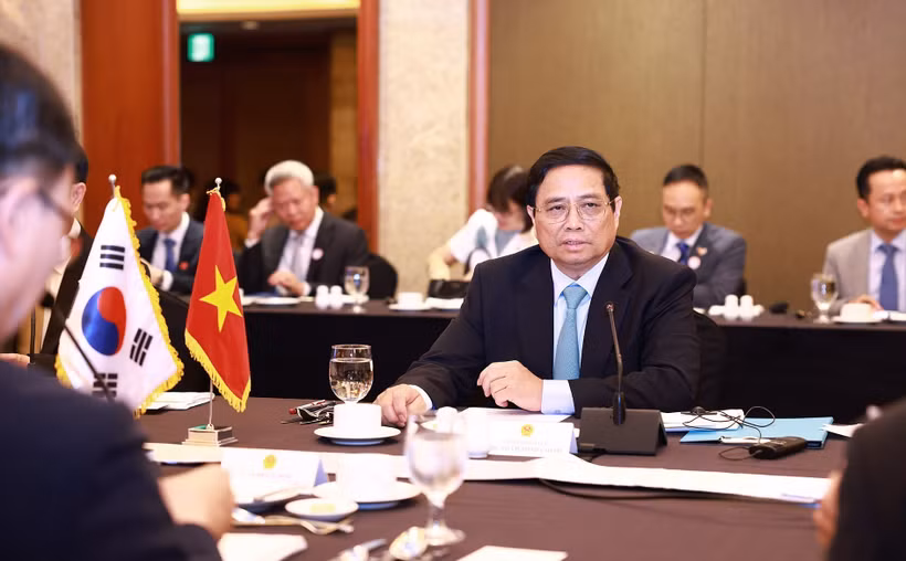 Prime Minister Pham Minh Chinh at the working lunch. (Photo: VNA)