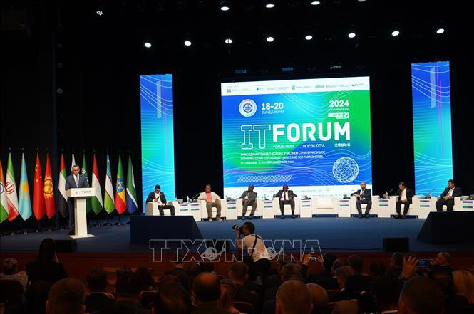 An overview of the XV International IT Forum (Photo: VNA)