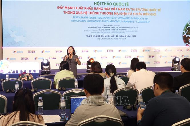 At the international seminar on Vietnam's exports and cross-border e-commerce held in Ho Chi Minh City on June 7. (Photo: VNA)