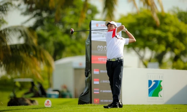 Ho Anh Duy competes in the last day of the Southeast Asian Amateur Golf Team Championships 2024. He wins the gold in the Lion City Cup for boys' U16. (Photos of VGA)