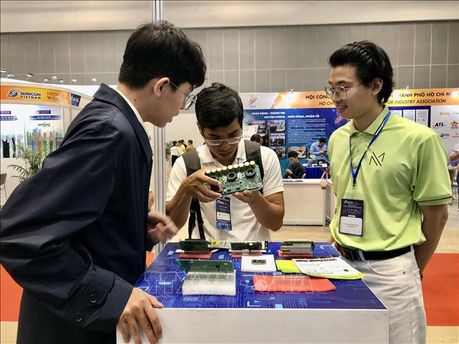 At the SEMICON VIETNAM expo, underway in HCM City from October 31 to November 2. (Photo: VNA)