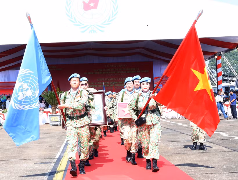 At the deployment ceremony for Level-2 Field Hospital Rotation 6 and Engineering Unit Rotation 3 in Hanoi on September 24 (Photo: VNA)