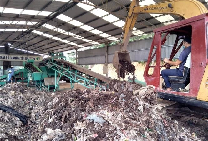 A waste treatment model using microbiological technology without causing environmental pollution in Thanh Hoa province. (Photo: VNA)