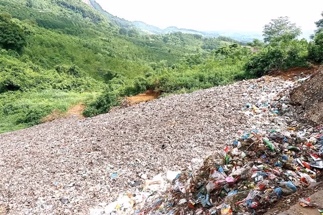 Gabbage from a landfill in the northern province of Hoa Binh (Photo: VNA)