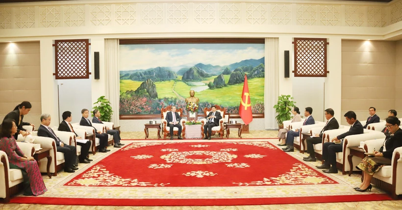 At the meeting between Vietnamese Minister of Justice Nguyen Hai Ninh and Lao Party General Secretary and State President Thongloun Sisoulith. (Photo: VNA)