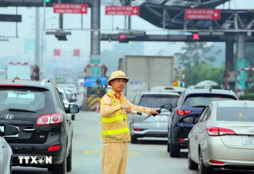 The Law on Road Traffic Order and Safety, comprising nine chapters and 89 articles, aims to create a legal basis for ensuring road traffic order and safety. (Illustrative photo: VNA)