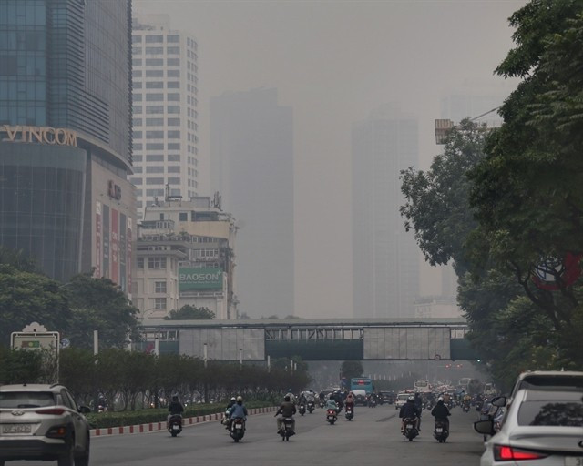 High-rise buildings on Nguyen Chi Thanh street in Hanoi are under a layer of fog (Photo: VNA)