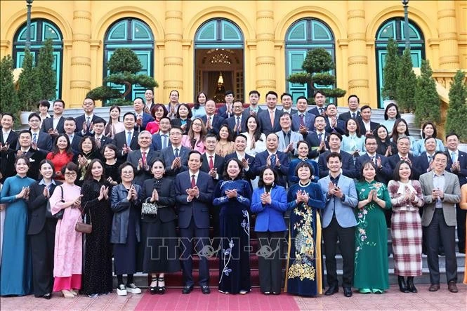 State Vice President Vo Thi Anh Xuan (eighth, left) and other delegates take group photo (Photo: VNA)