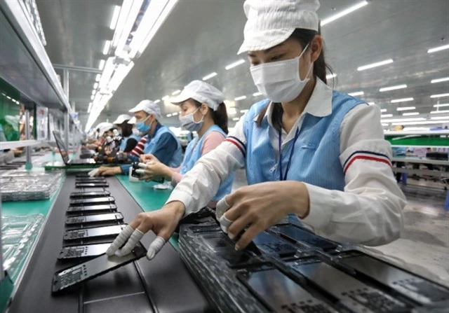 An electronic component production line at a factory of Suntech Vietnam JSC in Bac Giang province. (Photo: VNA)