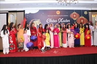 Vietnamese generations in Sri Lanka showcase traditional ao dai. (Photo released by VNA)