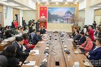 At the launch ceremony of the music video “Song from a Secret Garden – Secret Garden in Vietnam” on February 6. (Photo: nhandan.vn)