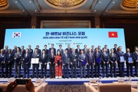 At the MoU exchange during Vietnam - RoK Economic Forum (Photo: VNA)