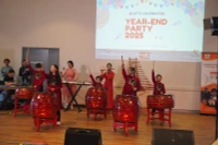 A performance at the year-end review programme in Sydney on December 14, co-organised by the Vietnam-Australia Scholars & Experts Association and Vietnam-Australia Cultural Exchange Organisation. (Photo: VNA)