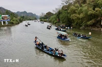 Yen Stream is bustling with boats carrying visitors to celebrate the Huong Pagoda Festival. (Photo: VNA)