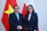 PM Pham Minh Chinh (L) and Marshal of the Polish Senate Malgorzata Kidawa-Blonska (Photo: VNA)