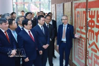 Prime Minister Pham Minh Chinh visits the exhibition space on Han Nom (classical Chinese and Vietnamese script) at the Vietnam Academy of Social Sciences. (Photo: VNA)