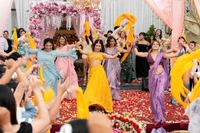 Indian actresses in a shoot in Vietnam (Photo: nhandan.vn)