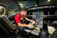 Vietjet engineers work through a 32-hour window to update software on the airline’s Airbus A320 fleet. (Photo: Vietjet)