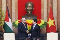 State President Luong Cuong (R) welcomes Speaker of the Jordanian House of Representatives Mazen Turki El Qadi in Hanoi on February 3. (Photo: VNA)