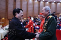 President Luong Cuong presents gifts to the elderly, veteran revolutionaries, social policy beneficiaries, students, members of the armed forces, and representatives of the local community in Lao Cai province. (Photo: VNA)