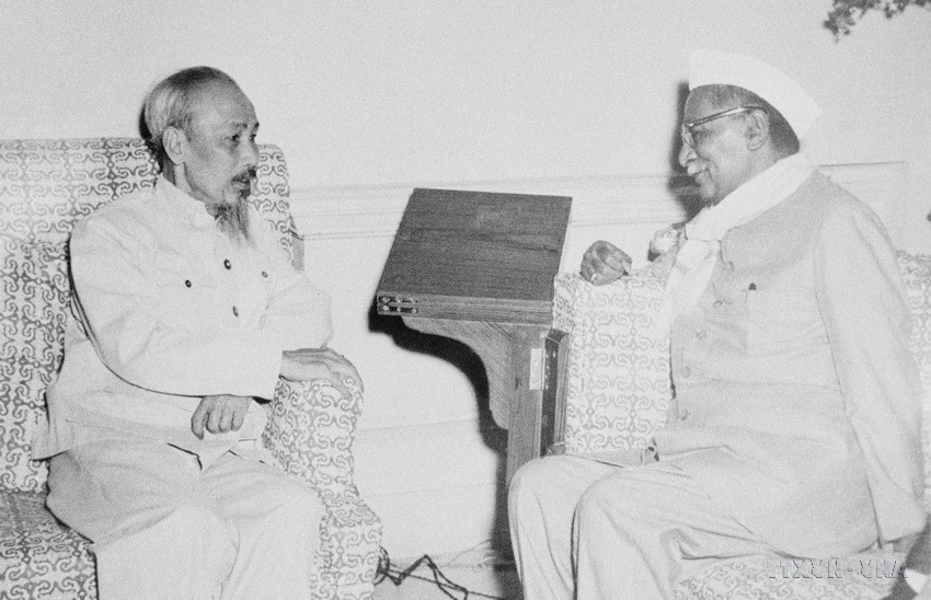 President Ho Chi Minh meets President Rajendra Prasad during a friendship visit to India, February 5, 1958. (Photo: VNA)