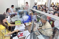 Citizens handle administrative procedures at the Can Tho City Public Administrative Service Centre. (Photo: VNA) 