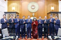 National Assembly Chairman Tran Thanh Man (fifth from left) extends Tet greetings to the Vietnam Fatherland Front Central Committee (Photo: VNA)