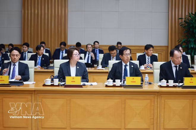 PM holds dialogue with Japanese businesses to deepen economic ties - Ảnh 2.